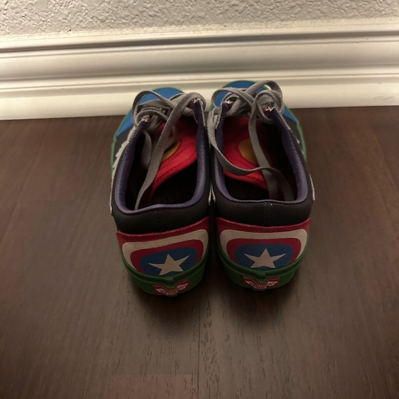 Authentic limited Marvel Vans - Picture 2 of 3